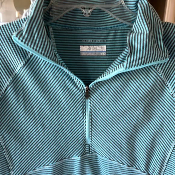 Colmbia Performance shirt fits Medium Womens Large Blue Brown Striped Top - Picture 10 of 14